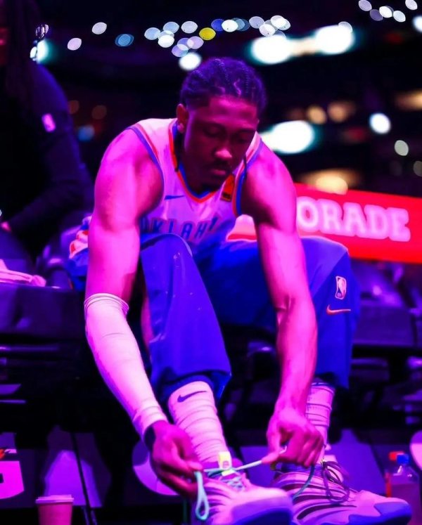 c7娱乐官方入口 雷霆117-116逆转险胜灰熊 杰伦-威廉姆斯26+5+10